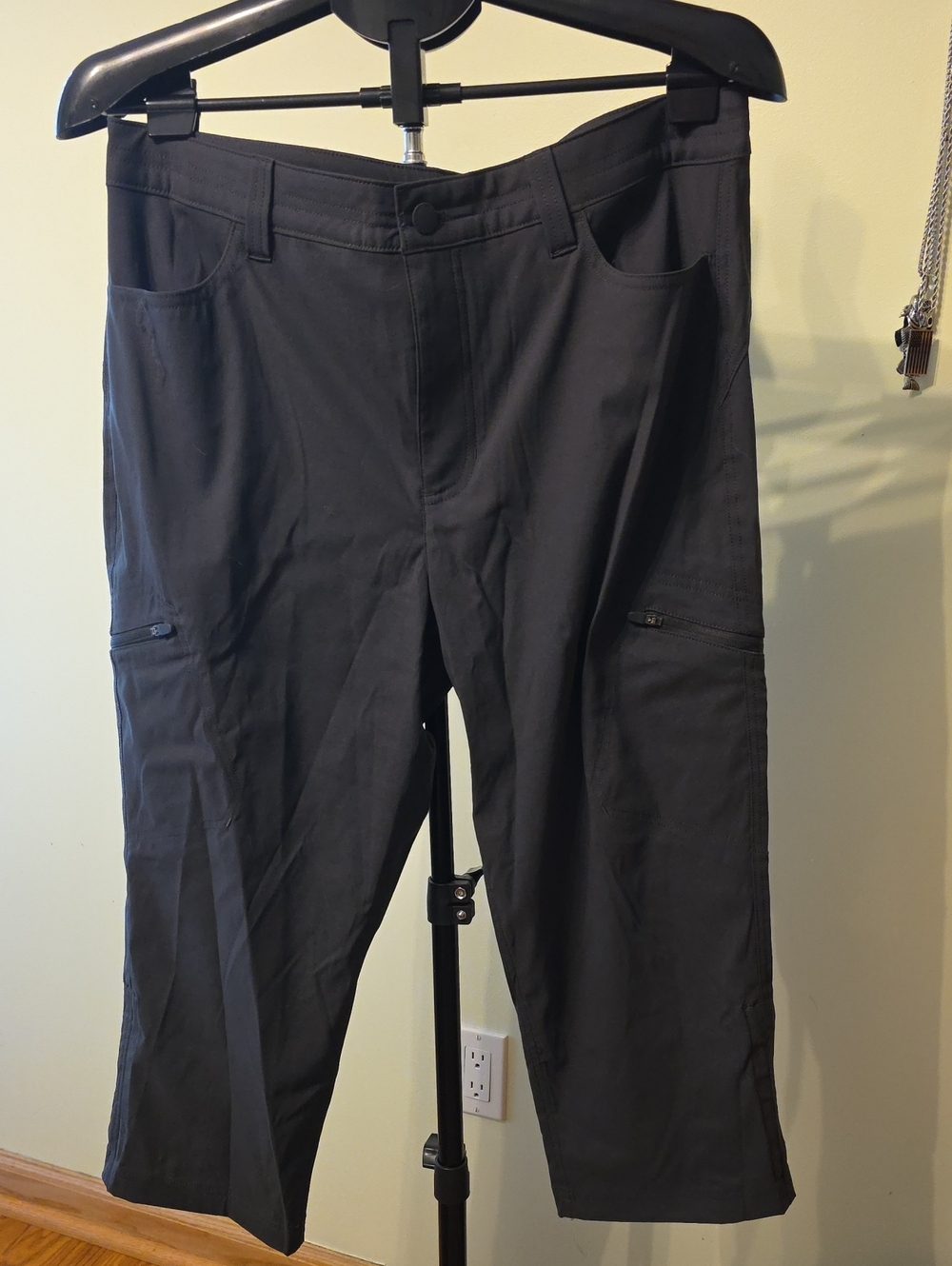 Eddie Bauer Dark Gray Cargo Stretch Capris